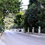 Paradise Hotel 3*