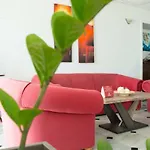 Paradise Hotel 3*