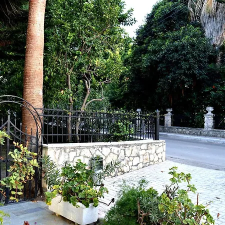 Paradise Hotel 3*