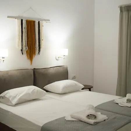 Paradise Hotell 3*